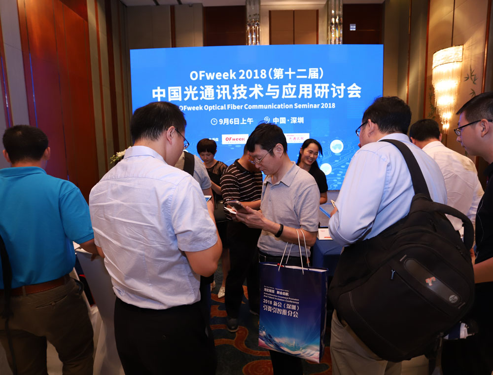 現場觀眾與專家互動交流、交換名片